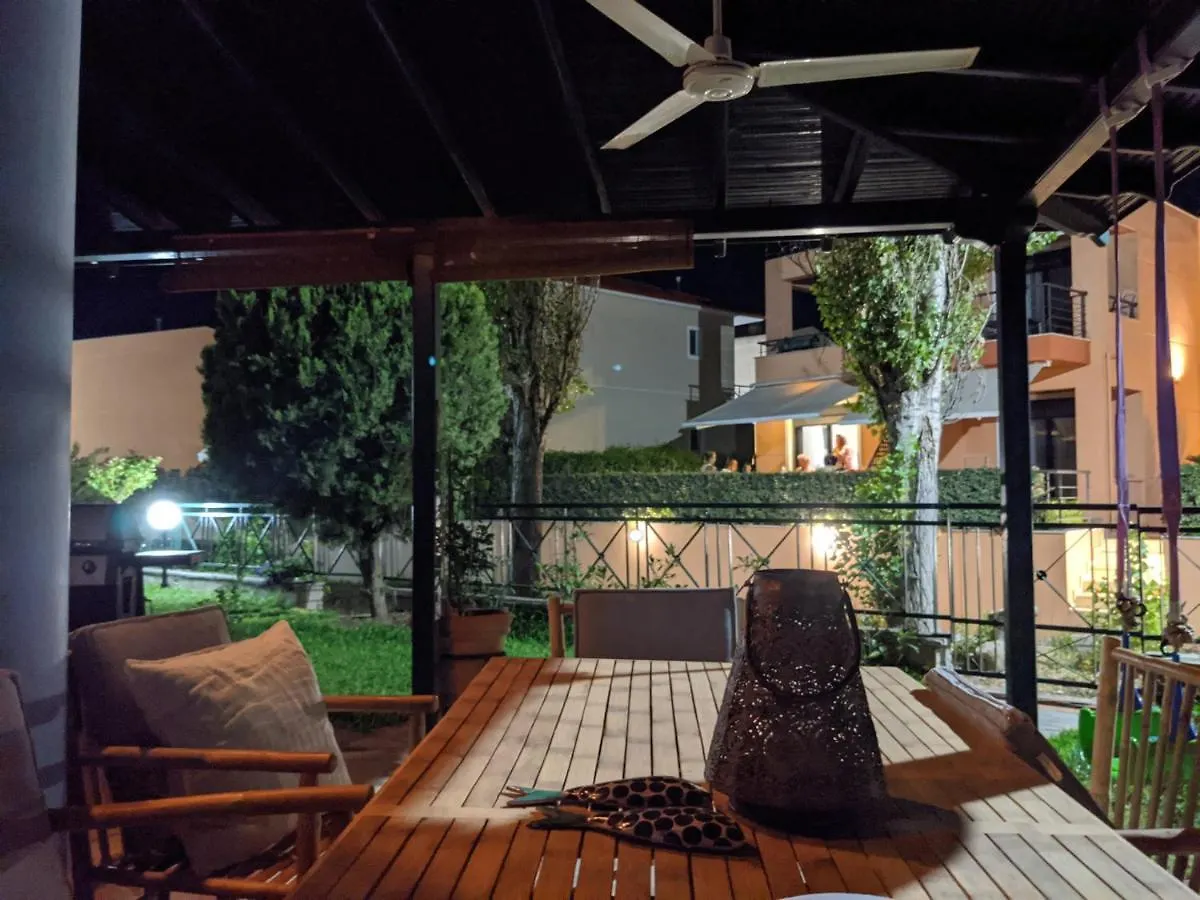 Casa de Férias Nikiti Blue House 30M From The Beach With Sea View Grécia