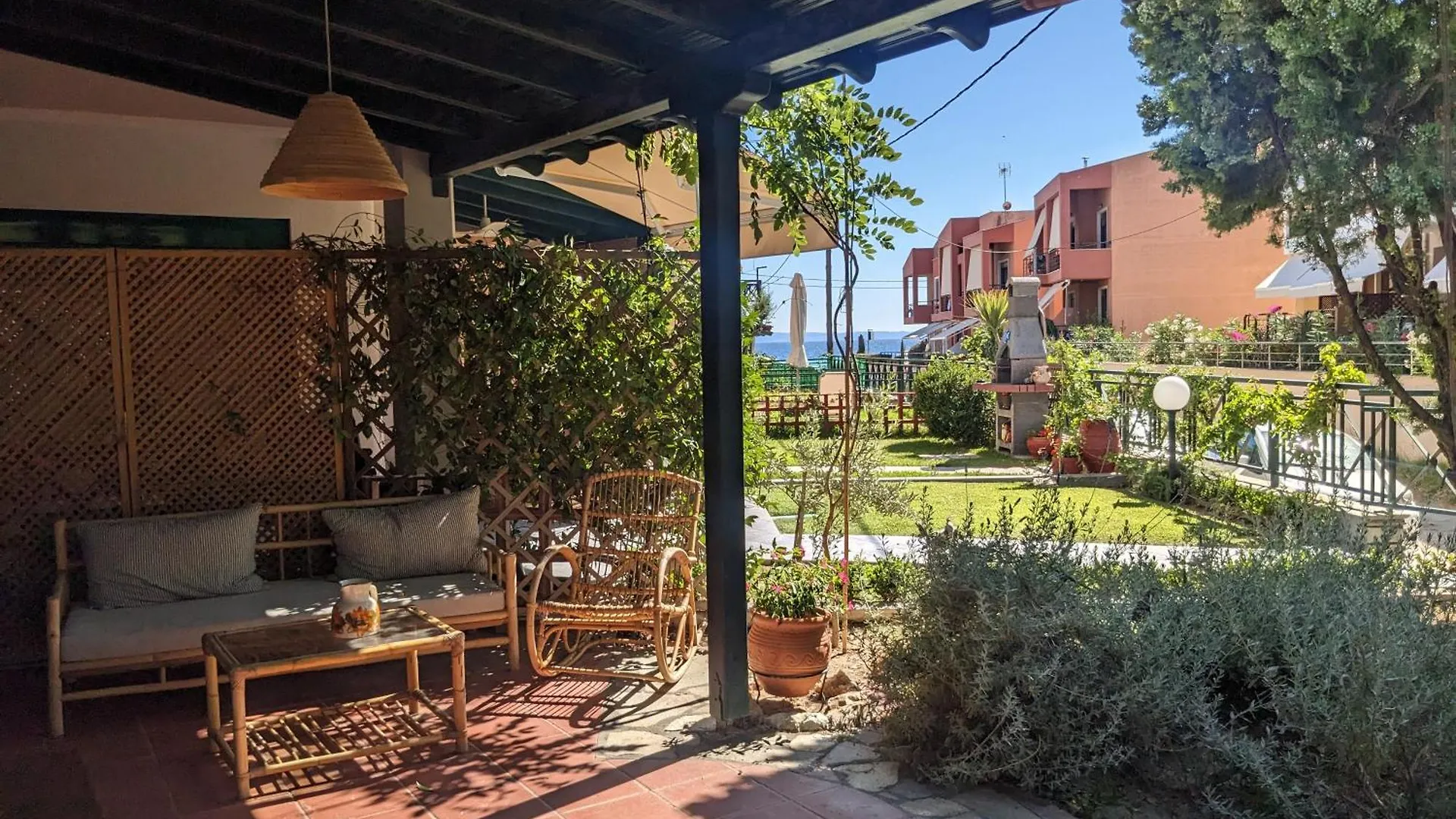Nikiti Blue House 30M From The Beach With Sea View Grécia